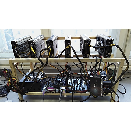 Копач за криптовалути с 6 GPU RX 5700XT 8GB